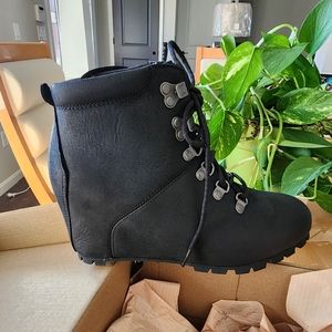 Tremblant Wilderness Wate Waterproof Wedge Booties